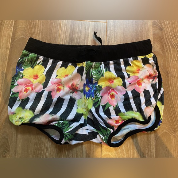 Byblos shorts size 16 girls - Picture 1 of 4